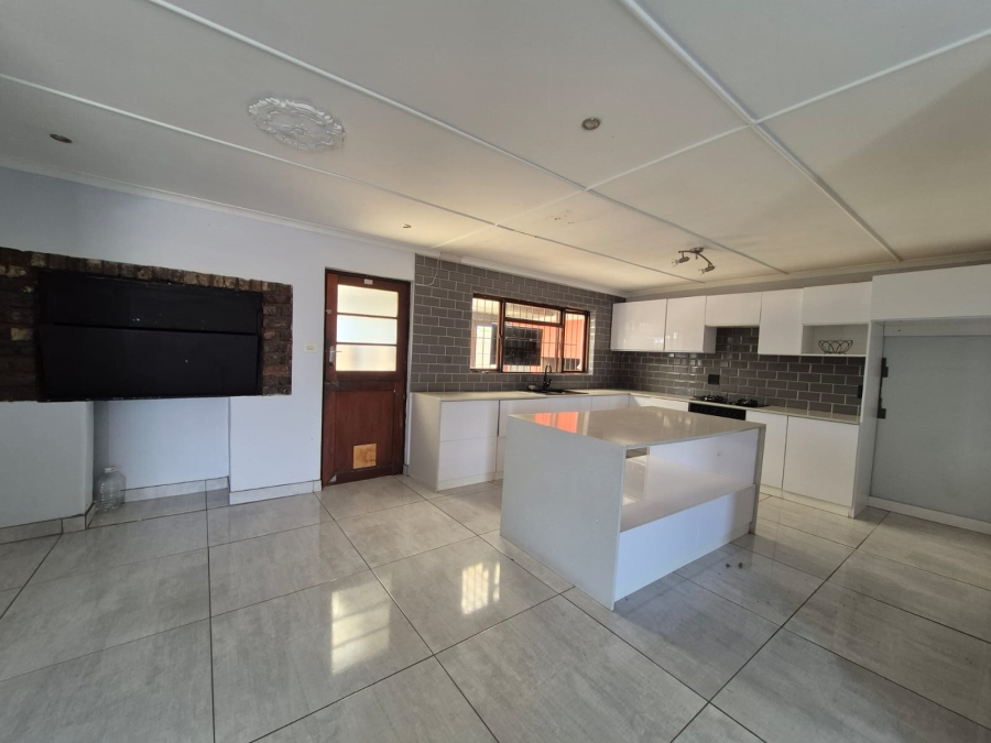 To Let 3 Bedroom Property for Rent in Somerset Park Western Cape